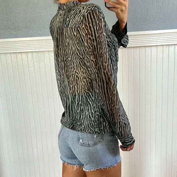 BCBGMaxAzria Sheer Anderson Blouse Cheetah Animal Print Button Up Top S Mob Wife - Picture 3 of 6